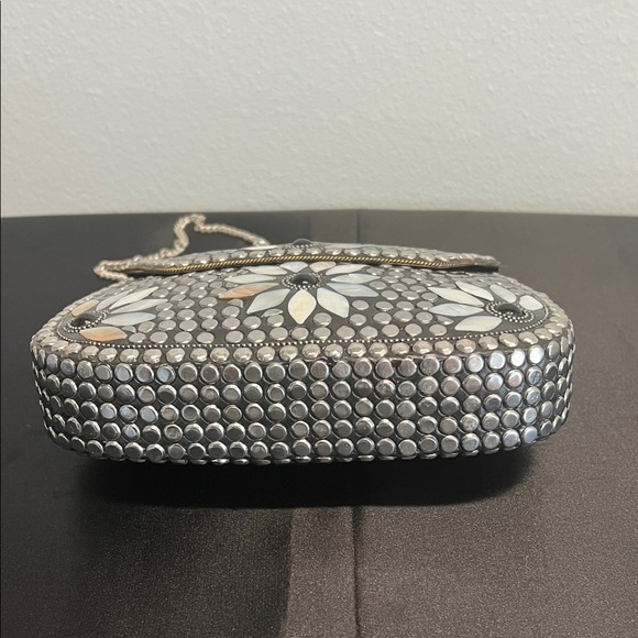 Antik Kraft | Metal Mosaic Floral Purse w/ Crossbody - Picture 11 of 17